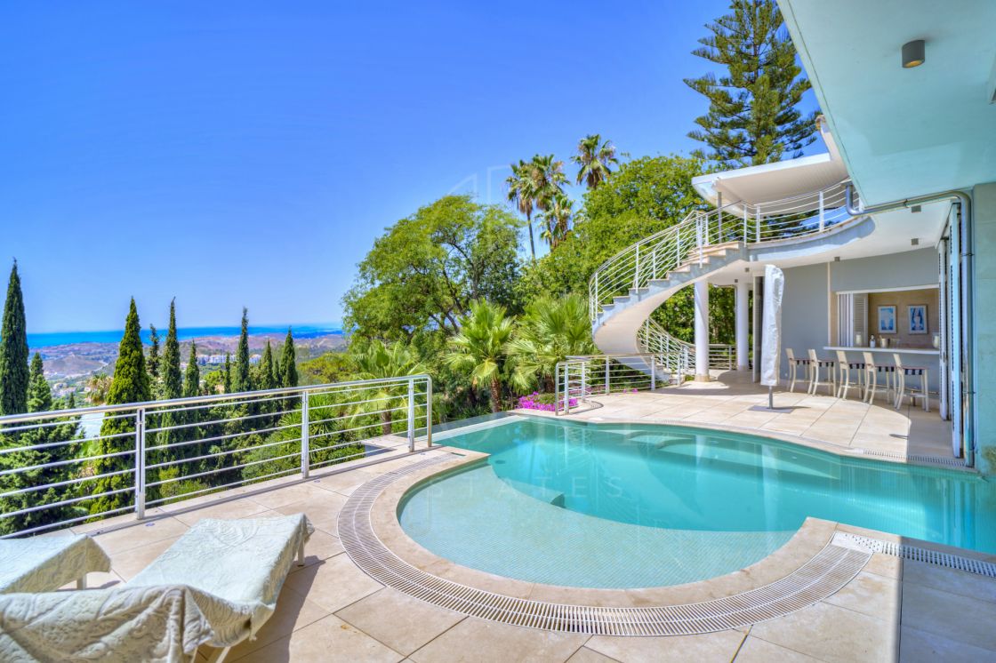 Exceptional Luxury Villa With Stunning Panoramic Views