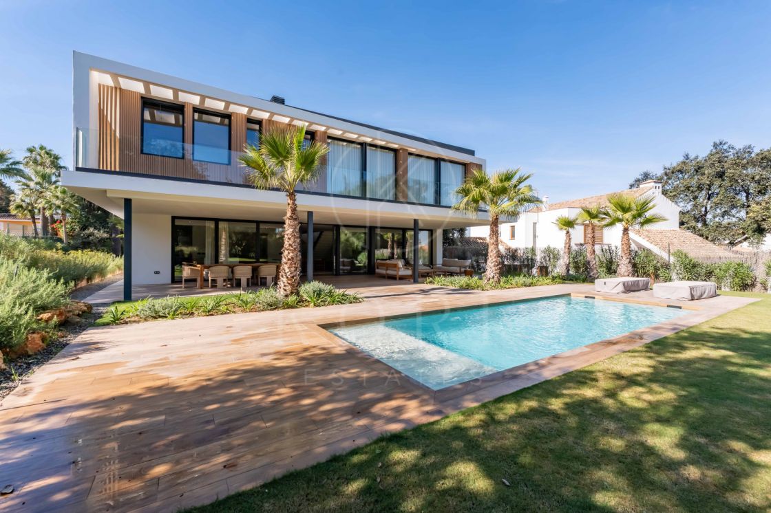 Villa KOA de Lago Architects: New build villa for sale in Sotogrande Costa