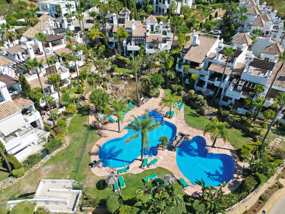 Town House for sale in Mirador del Paraiso, Benahavis