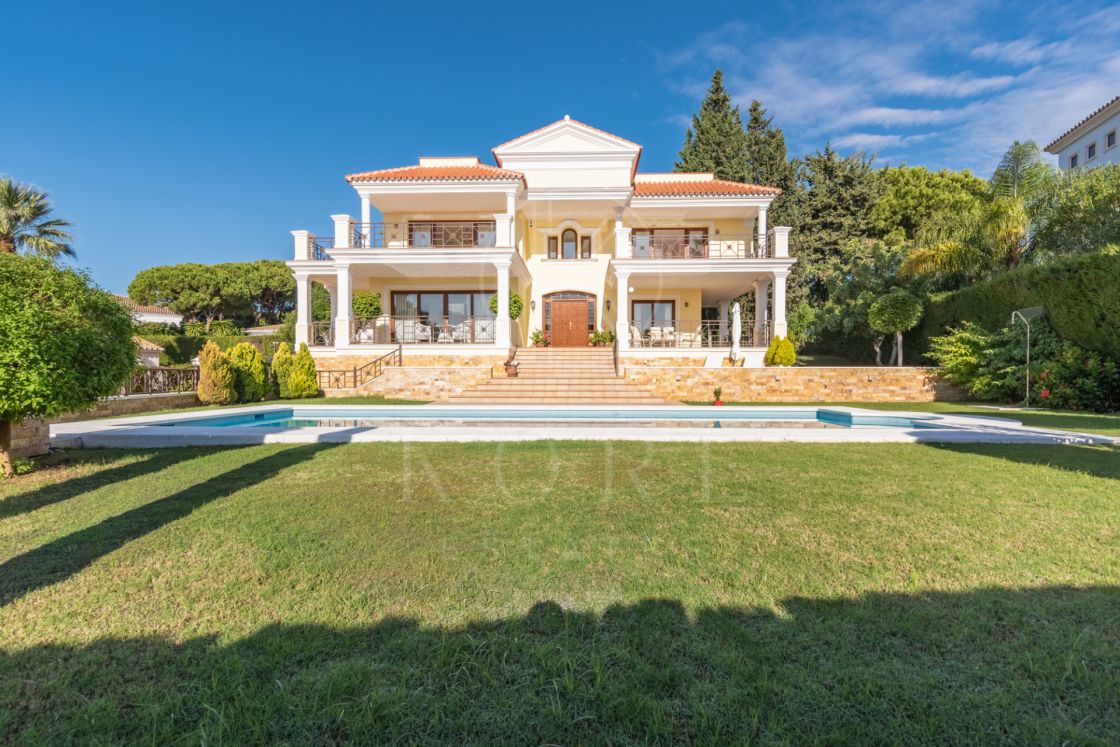Villa for sale in Hacienda las Chapas, Marbella East