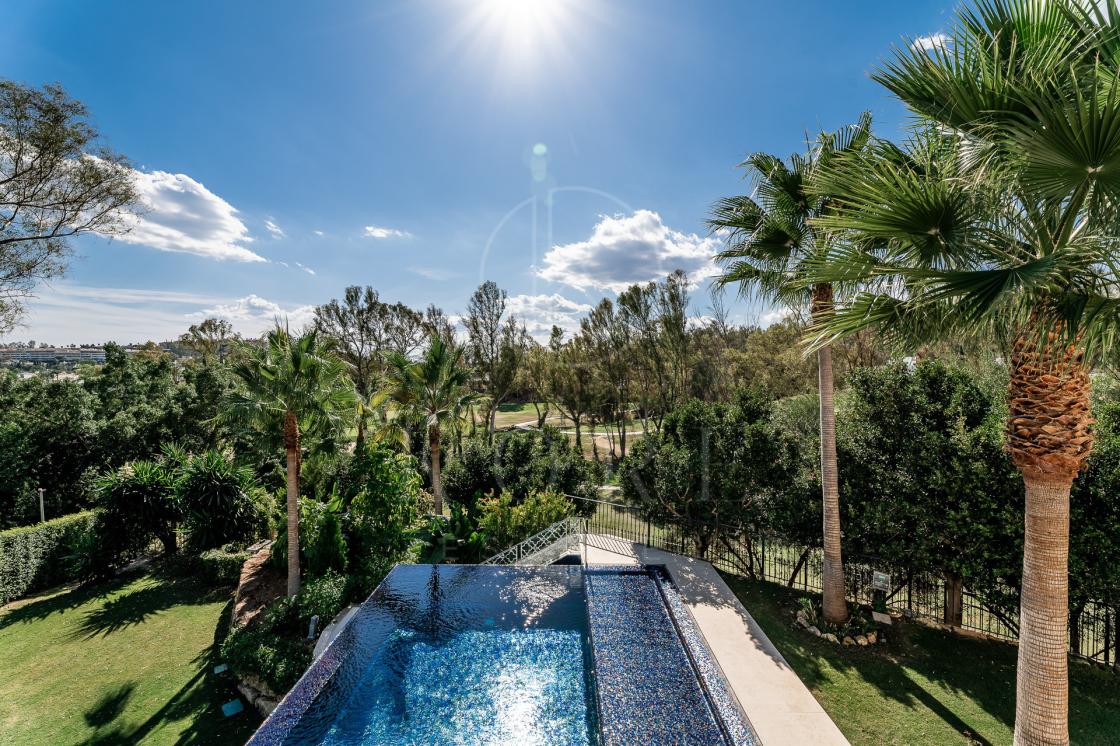 Villa for sale in Los Naranjos, Nueva Andalucia