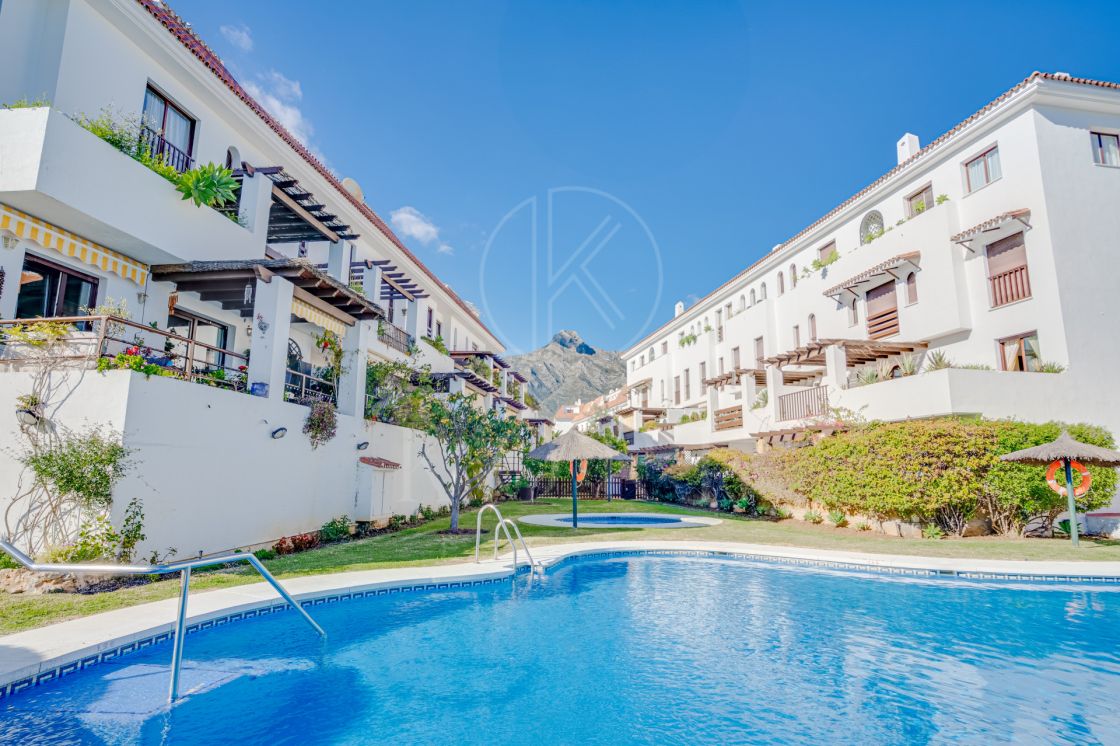 Beautiful apartment in the gated and well-established community Coto Real, Marbella