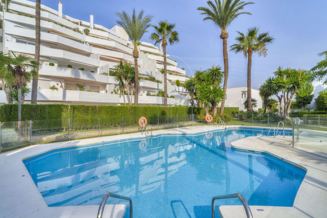 Beautifully reformed two bedroom apartment in the gated community of Jardines de Andalucía, Nueva Andalucia