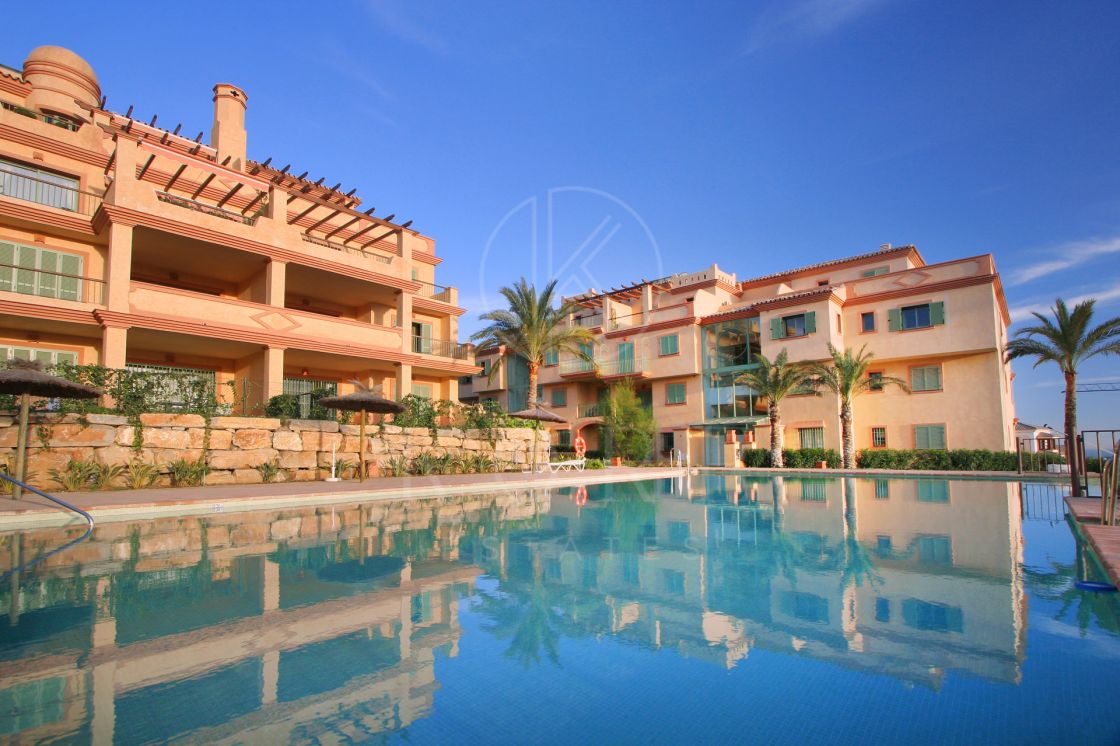 Exquisite corner penthouse in Four Seasons Flamingos with sea and mountain views!