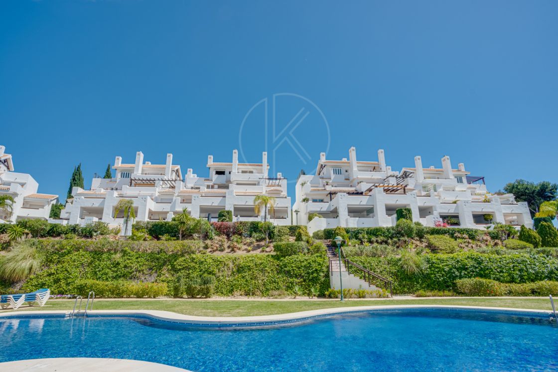 Luxury three bedroom, south west facing, first floor apartment in one of the most exclusive frontline beach communities Palm Beach, Los Monteros
