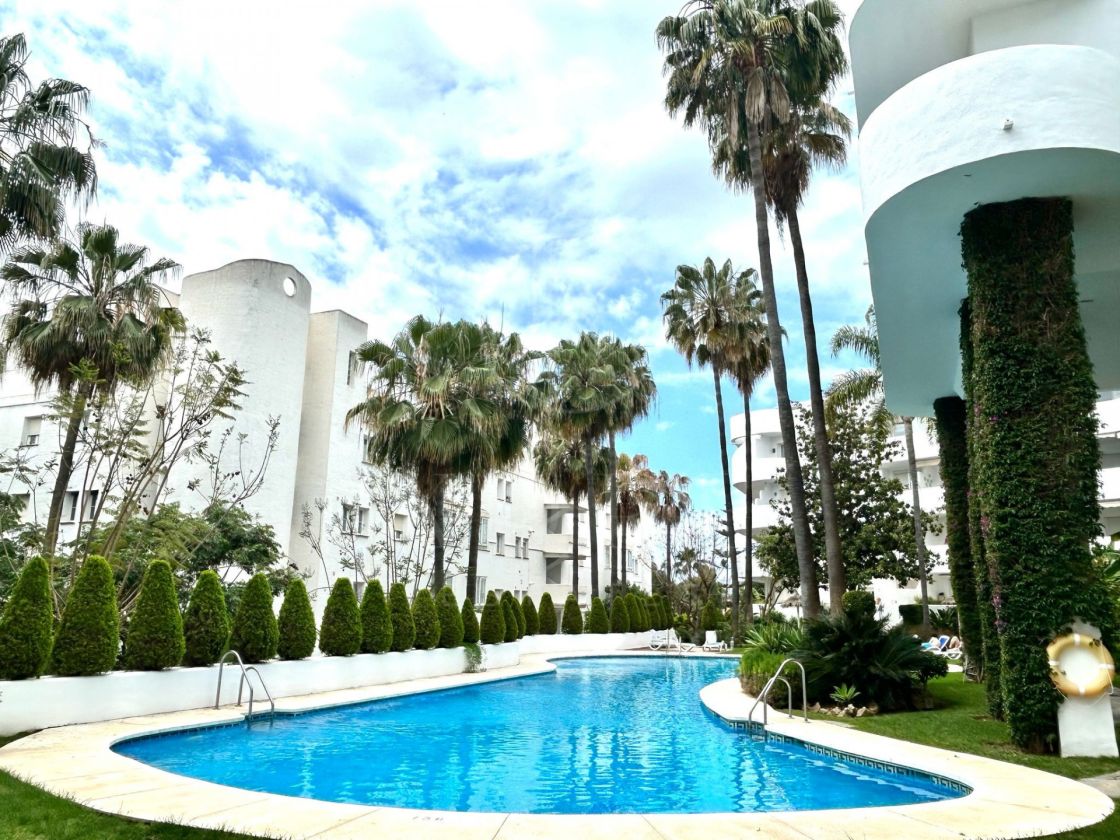 OPORTUNITY IN GOLDEN MILE! GRATE APARTMENT OF 3 BED!