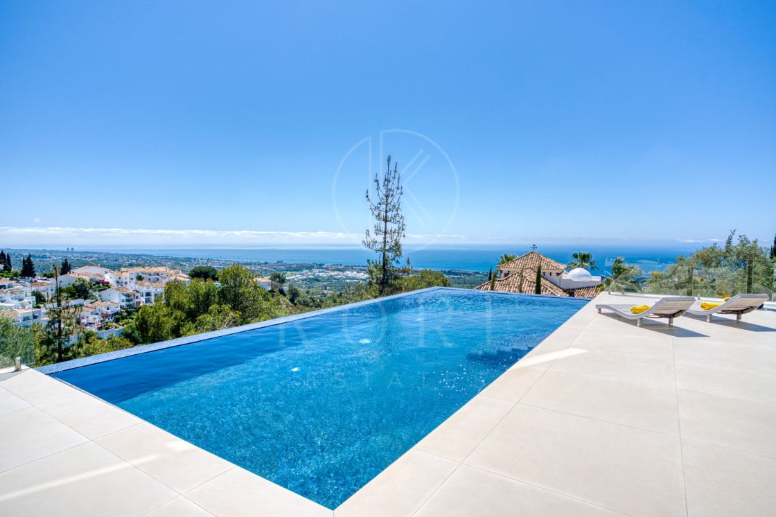 Outstanding, five bedroom Villa located in Altos de Los Monteros with panoramic sea views