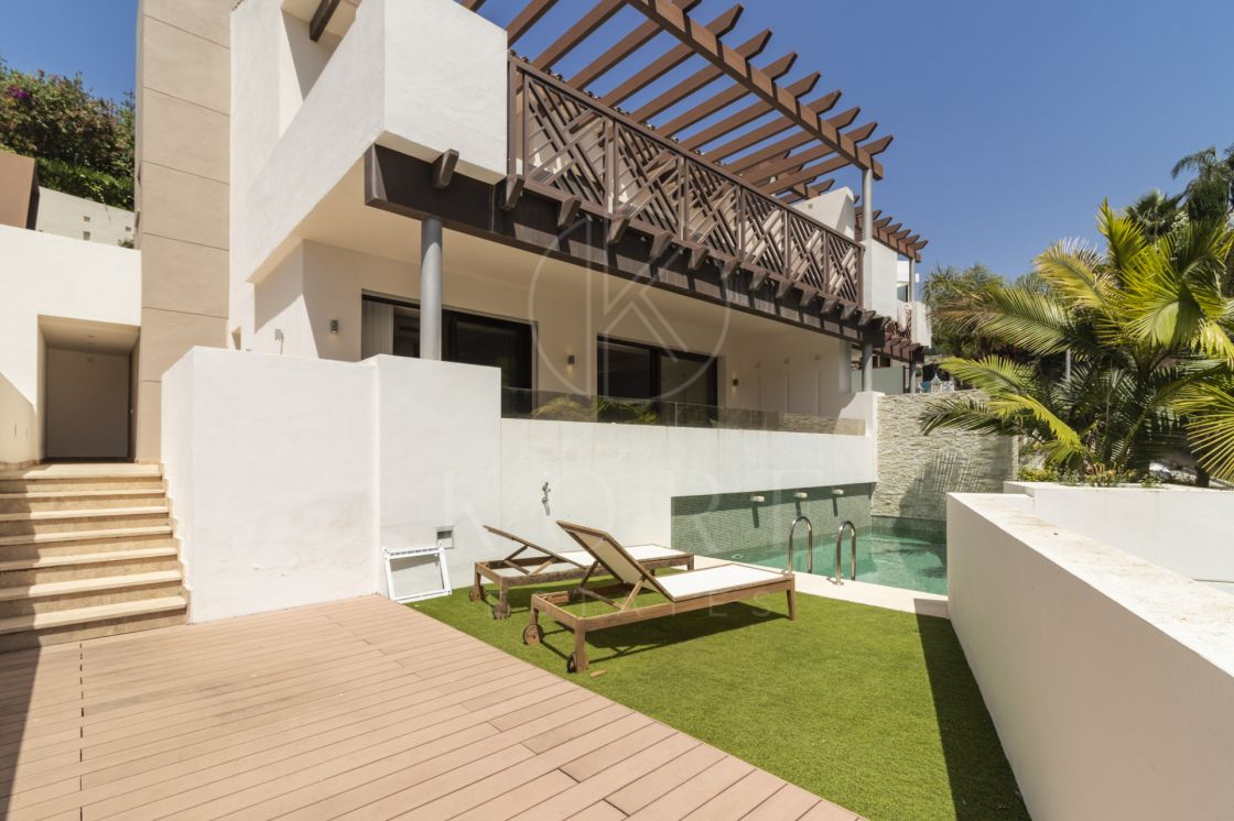 SEMI-DETACHED VILLA IN THE CENTER OF MARBELLA