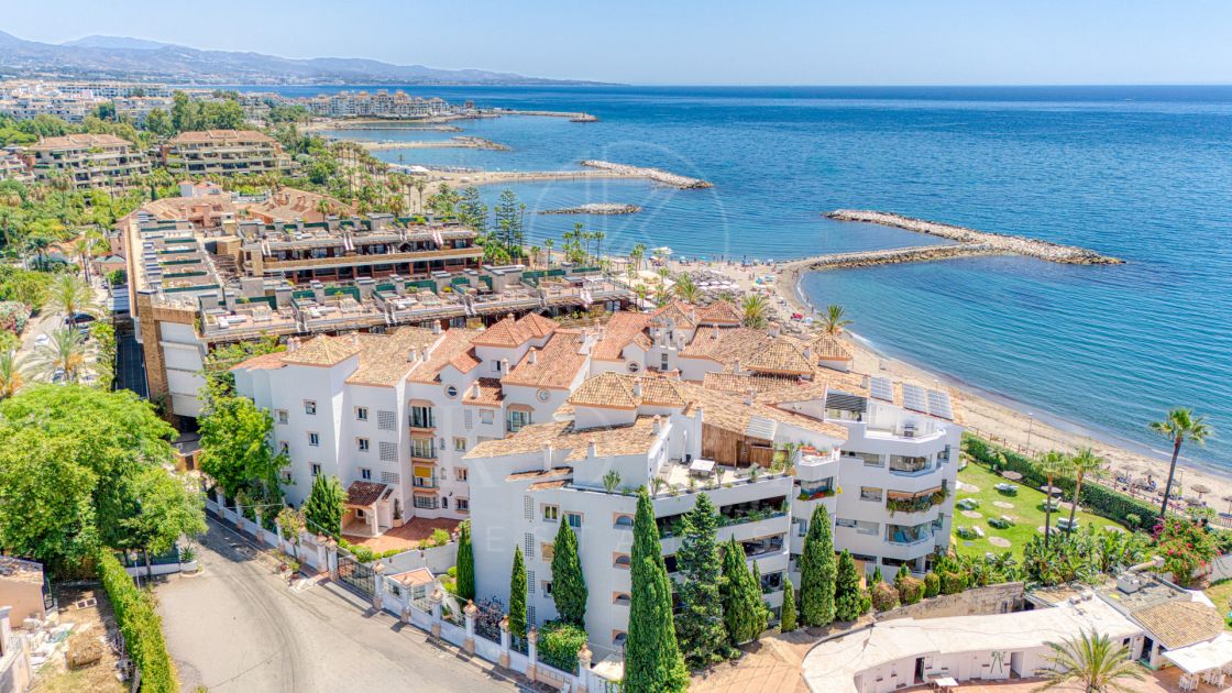 Exclusive Beachfront Two-Bedroom South-Facing Apartment with Sea Views in La Herradura, Marbella