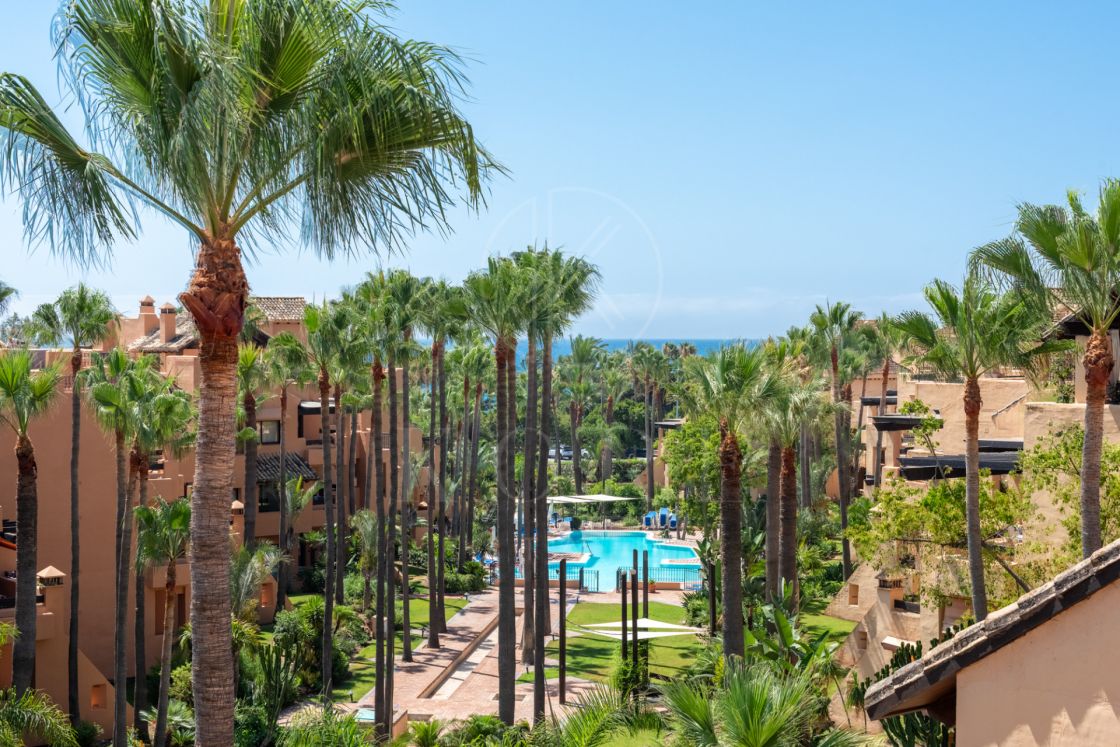 Incredible Solarium Terrace with Sea and Mountain Views  - Beachside Penthouse in Bahía Alcántara