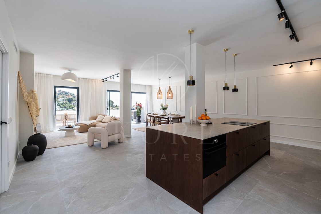 Fully refurbished spacious golf apartment with sea, golf and mountain views in La Quinta Golf, Benahavis