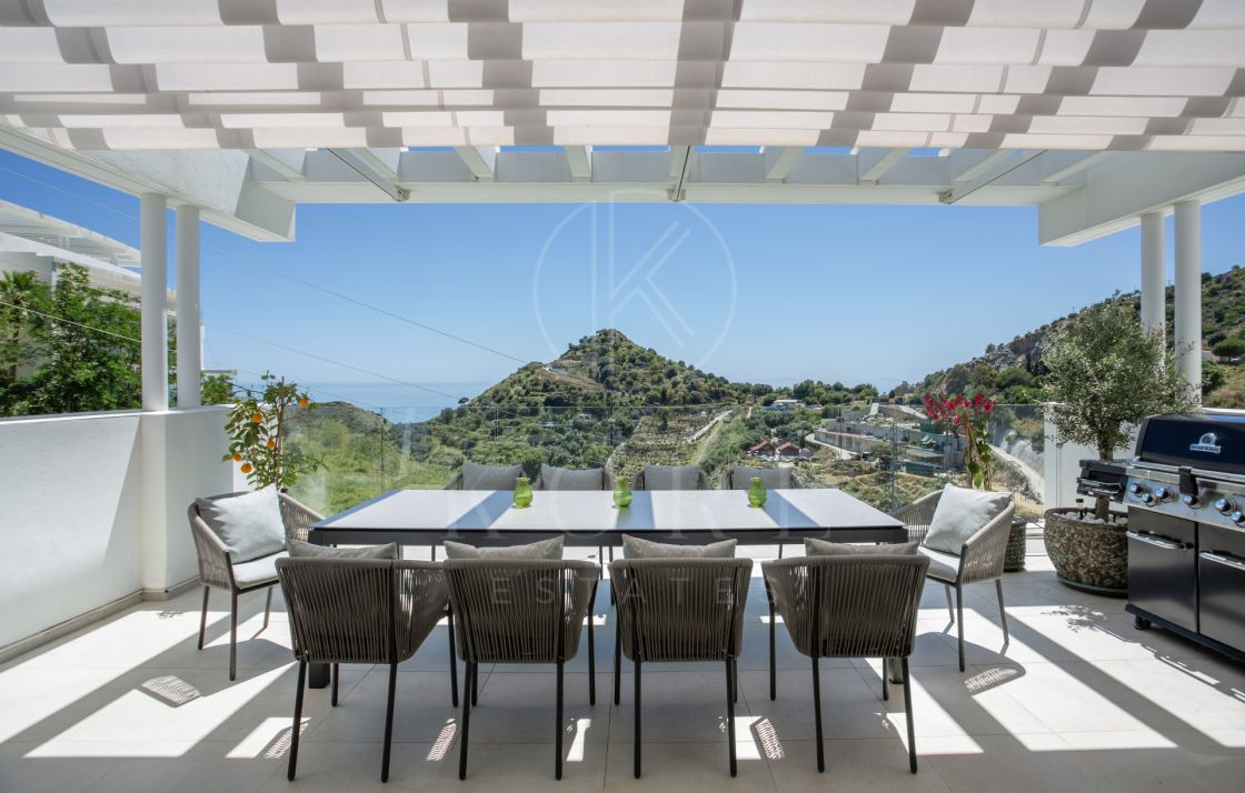 LUXURY PENTHOUSE WITH SEA VIEWS IN PALO ALTO