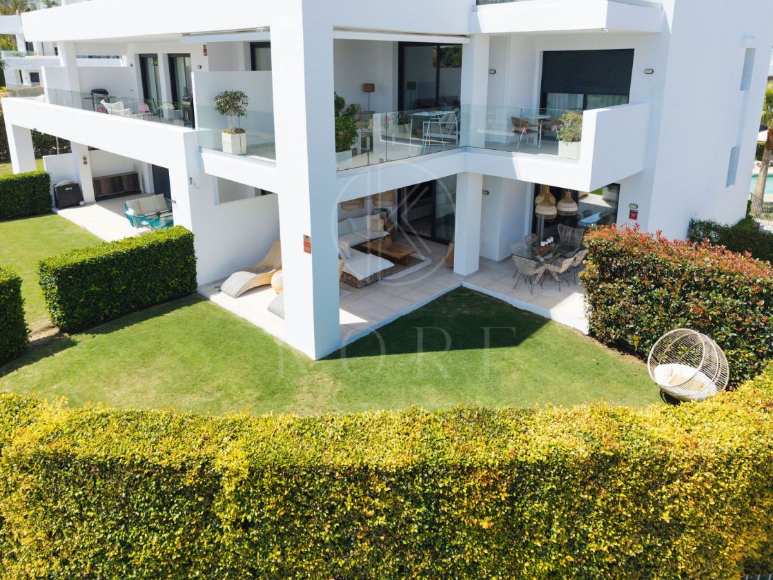 Bienvenido a este elegante apartamento de 2 dormitorios en planta baja esquina!