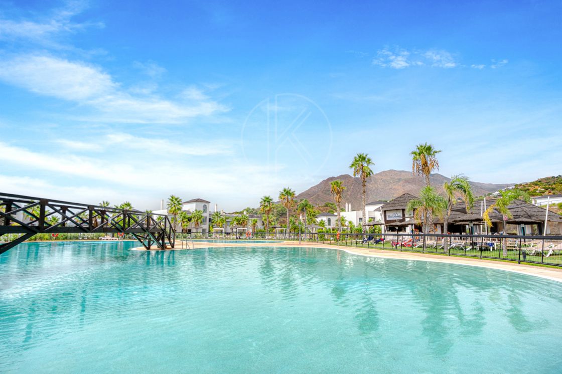 Stylish south-facing three bedroom apartment with spectacular sea views, located in the prestigious Mirador de Estepona Hills