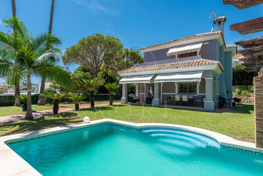 Encantadora Villa Familiar en Monte Biarritz – Cerca de Todos los Servicios