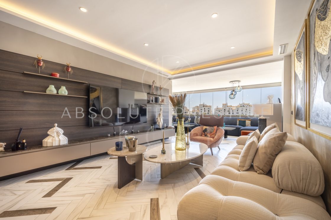 APARTAMENTO DE DISEÑO ELEGANTE EN EL CORAZÓN DE PUERTO BANÚS