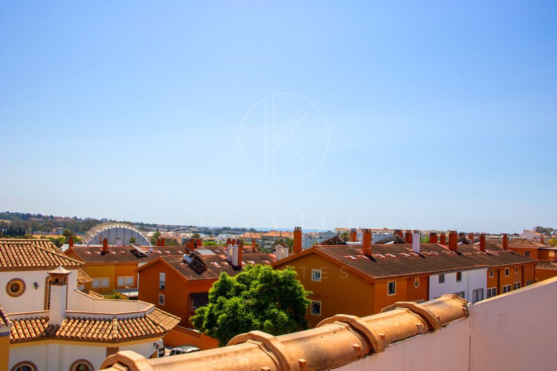 Stunning Penthouse with Sea Views in Prime San Pedro de Alcántara Location