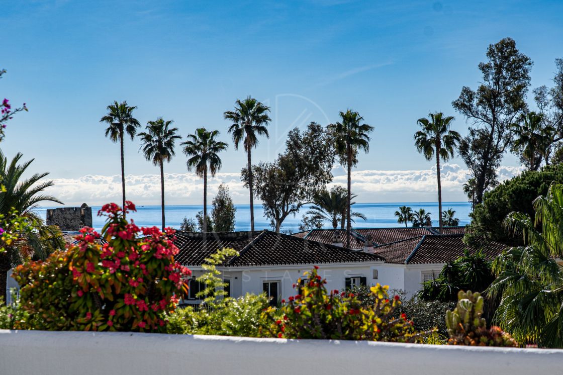 Stunning Apartment with Panoramic Sea Views in Guadalmina Baja, Marbella
