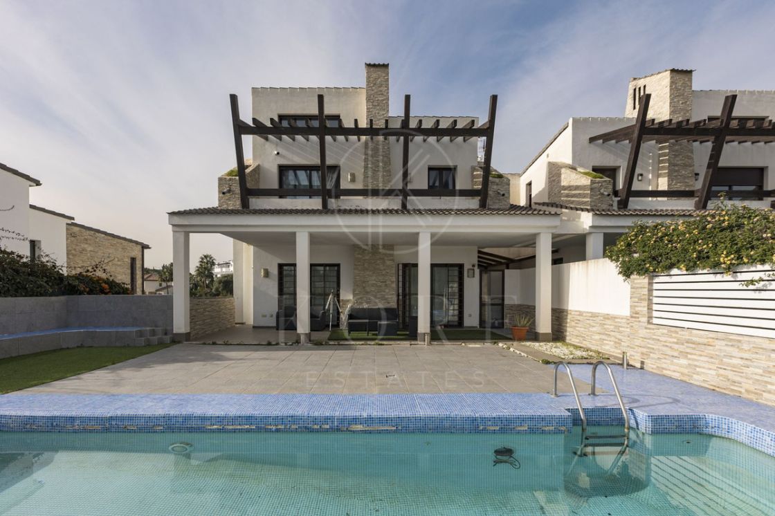Villa for sale in Valle Romano, Estepona West
