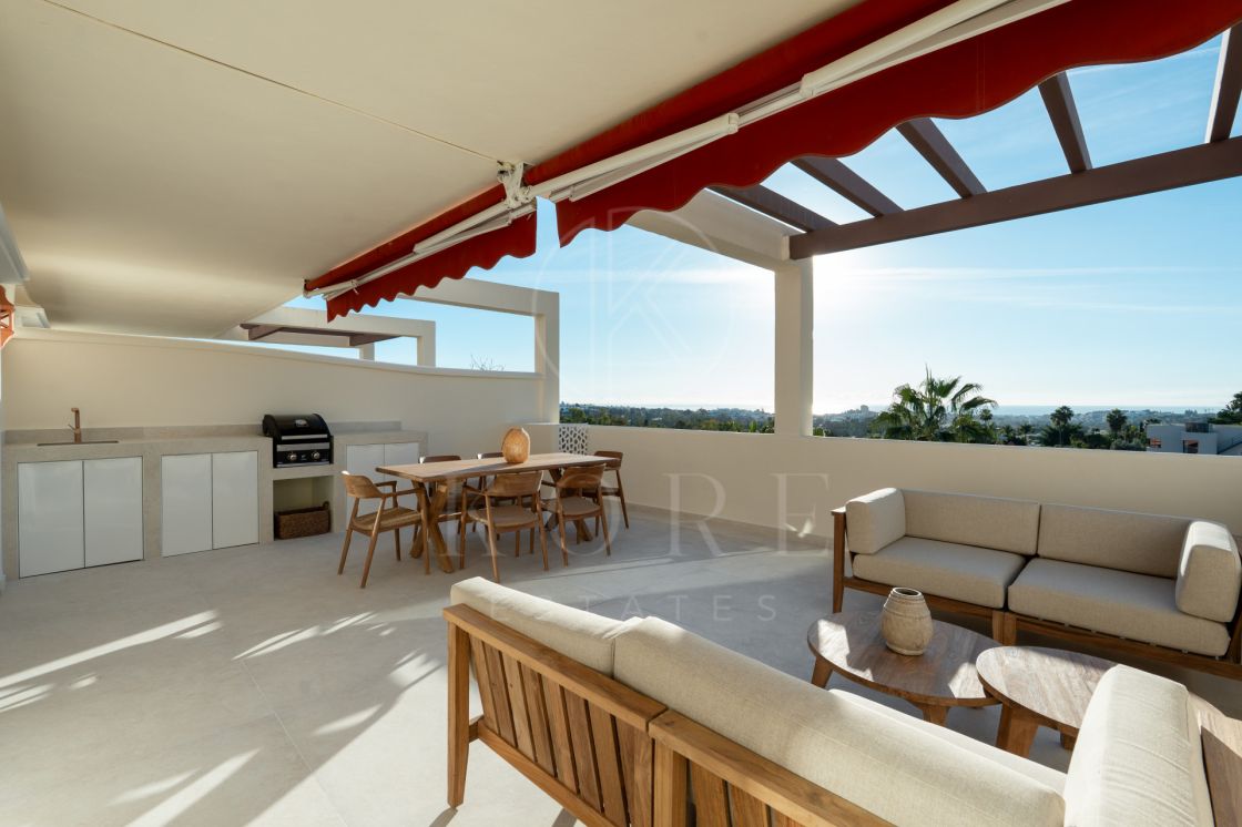 Renovated 3 Bedroom Apartment with sea & mountain views in Nueva Andalucía