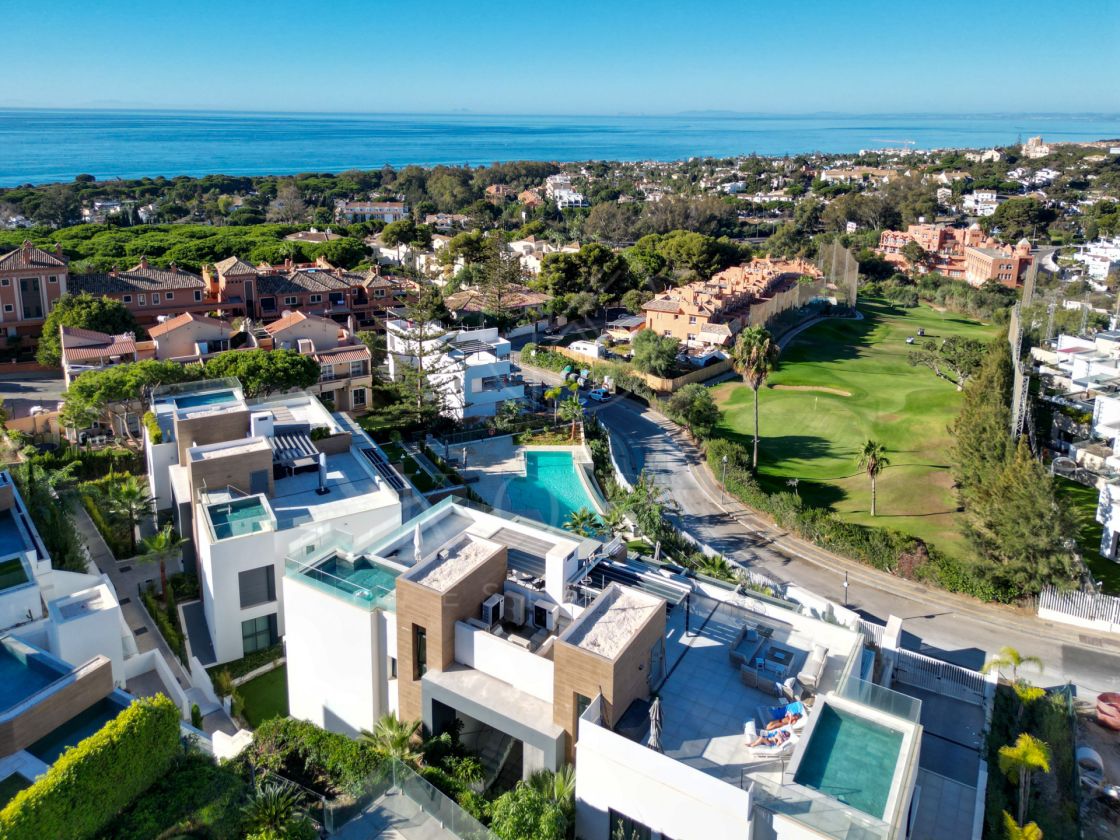 Villa for sale in Artola, Marbella