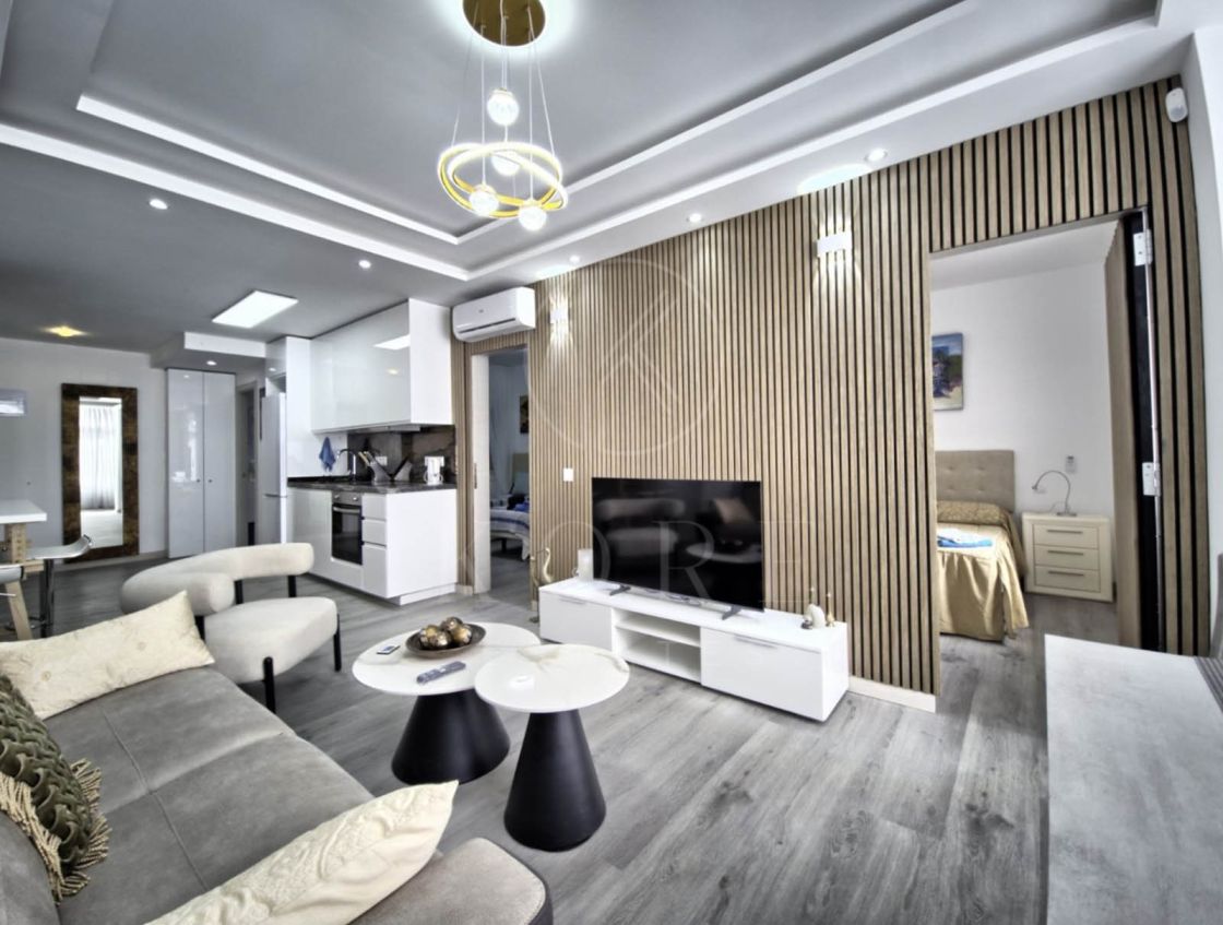 Beautifully refurbished 2 bedroom apartment beachside in the heart of Marbella