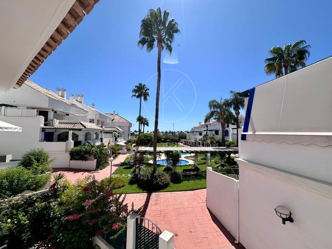 Magnificent apartment for sale in one of the best areas of San Pedro de Alcantara (Marbella). Nueva Alcantara, on the beachfront and of course with wonderful sea views and a pool.