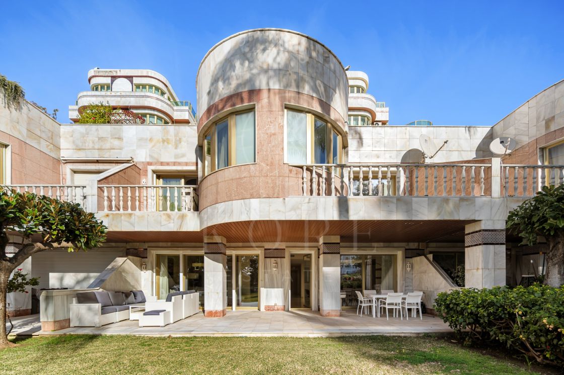 Splendid duplex in a historic residence in the center of Puerto Banus