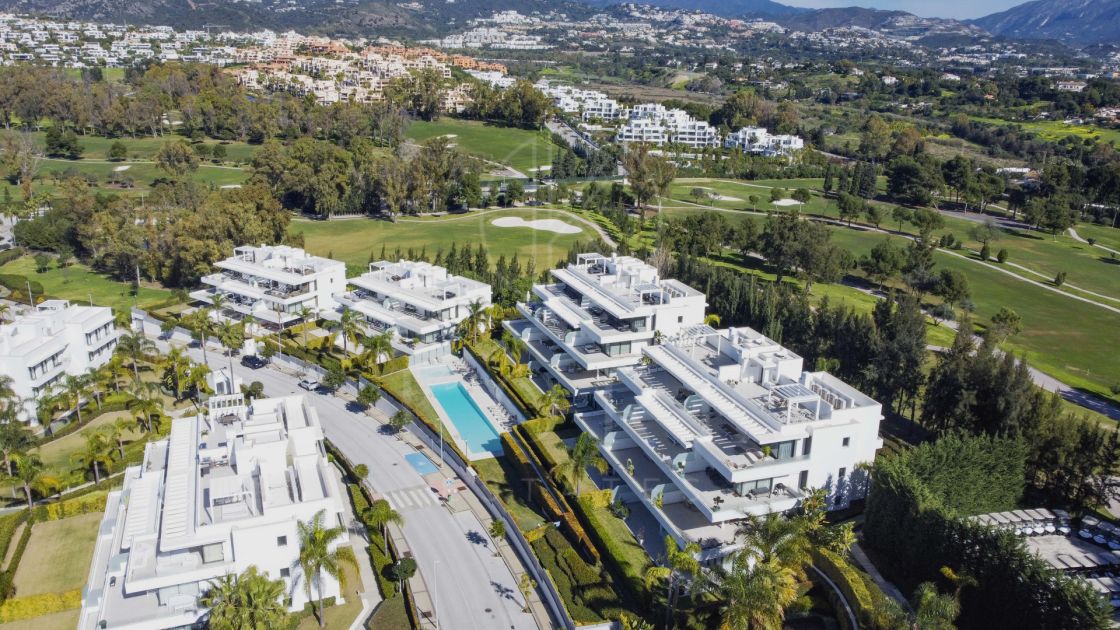 Apartment for sale in New Golden Mile, Estepona East