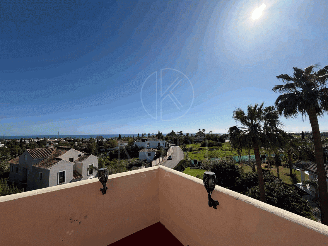 Stunning Top Floor Apartment in Bel Air – Costa del Sol