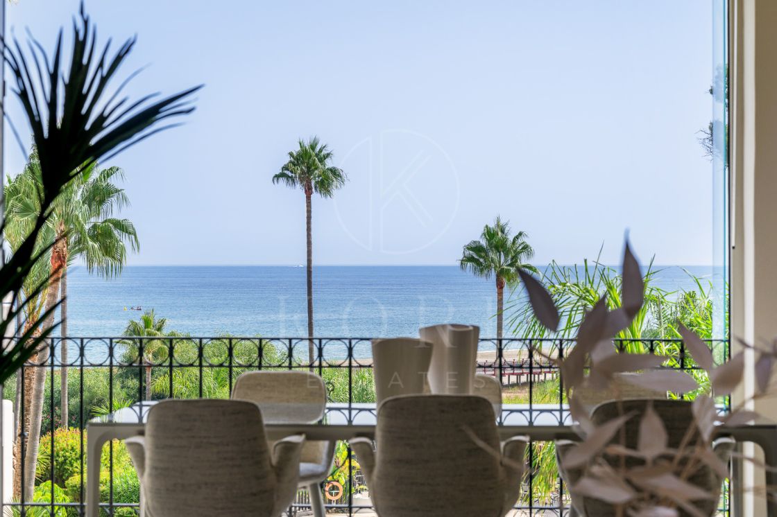 Luxurious Beachfront Apartment with Panoramic Sea Views in Bahía del Velerín, Estepona