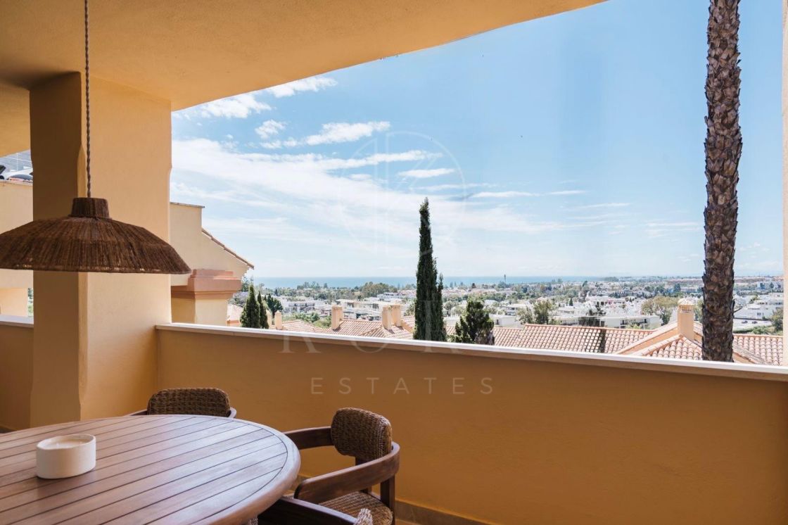 Apartament superb cu vedere la mare în Cumbres del Rodeo, Nueva Andalucia.