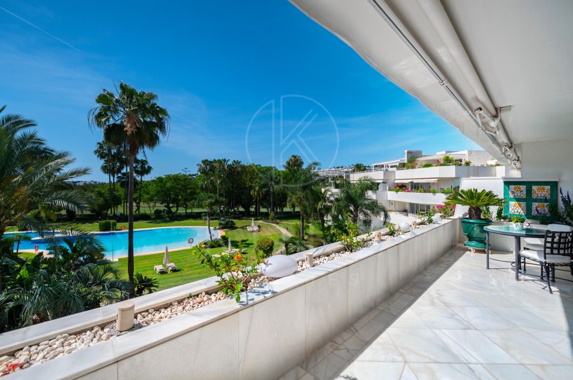 Duplex Penthouse Los Granados Golf, Nueva Andalucía