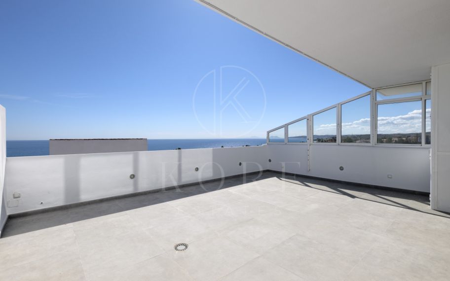 Penthouse duplex de vânzare în Estepona Playa, Seghers