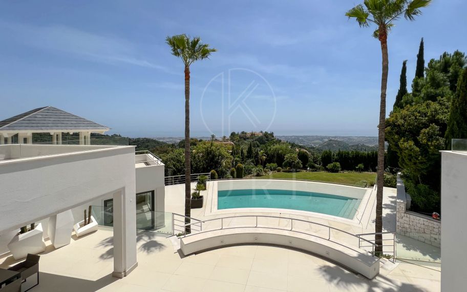 Fantástica villa moderna con increíbles vistas panorámicas al mar