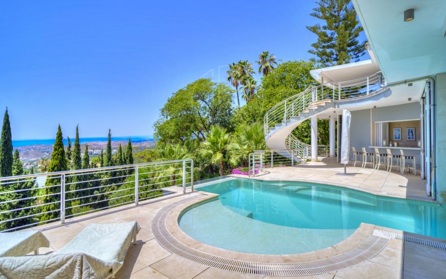 Villa en venta en El Madroñal, Benahavis