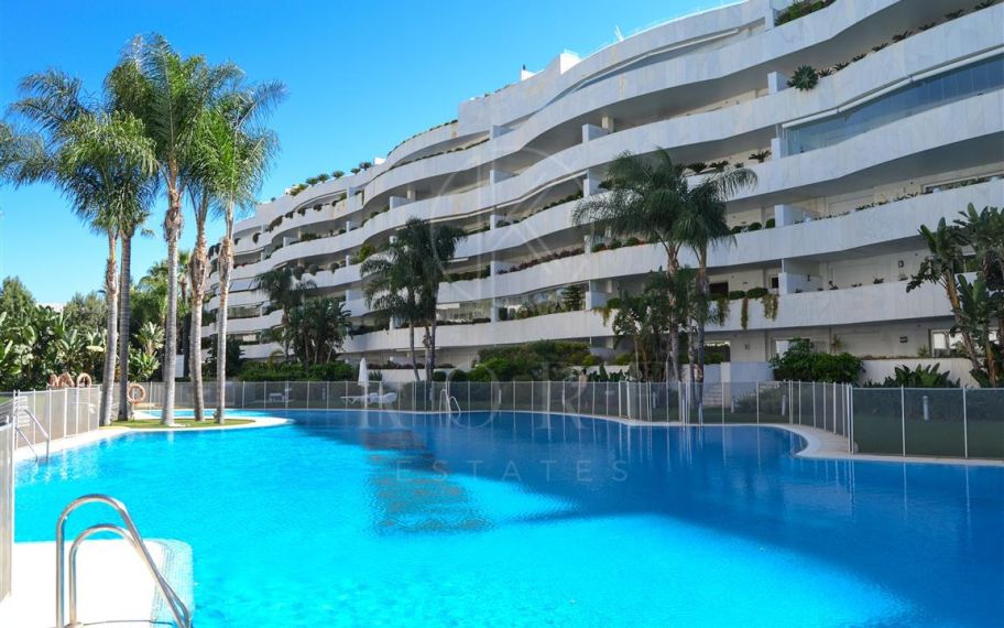  Lujoso apartamento en Puerto Banús, Costa del Sol