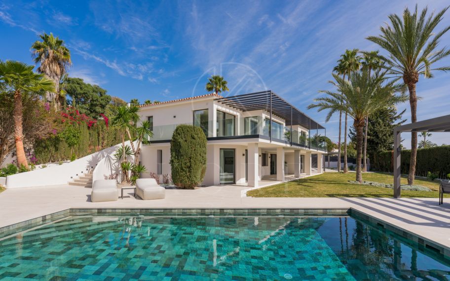 Villa de lujo de cinco dormitorios con vistas panorámicas al mar en Rocío de Nagüeles, Milla de Oro de Marbella