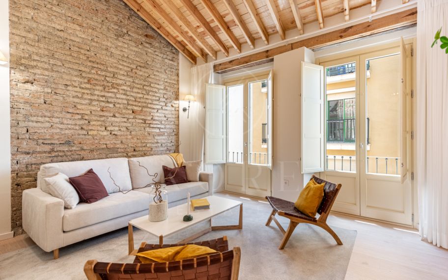 Atico de lujo en edificio señorial con terrazas privadas en una calle tranquila en el casco histórico de la ciudad de Málaga