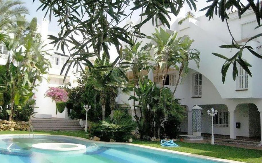 Apartamento para alquiler a largo plazo en Rocamar, Marbella Golden Mile