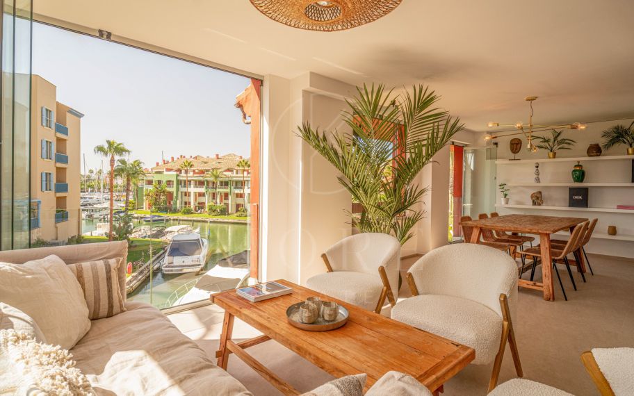 Apartamento lujosamente renovado en Ribera de la Romana en el puerto deportivo de Sotogrande