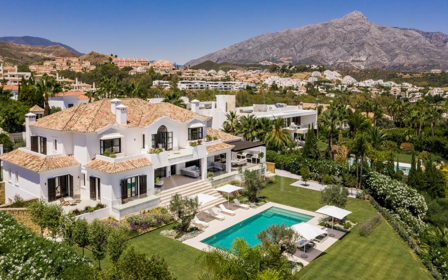 Modern villa for sale designed by Miguel Tobal with panoramic sea views, Nueva Andalucia
