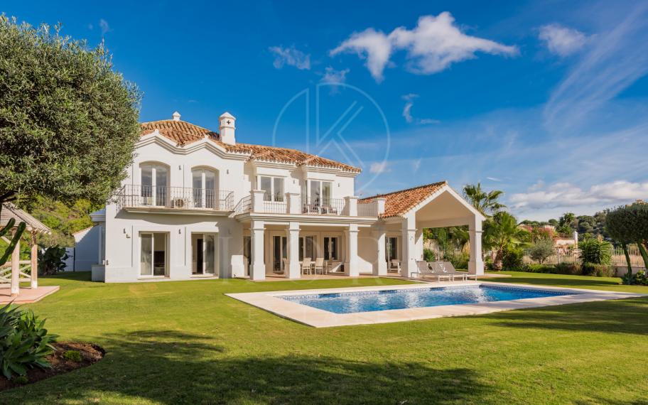 Beautiful 4 bedroom villa for sale with sea views in Marbella Club Golf Resort, Benahavis