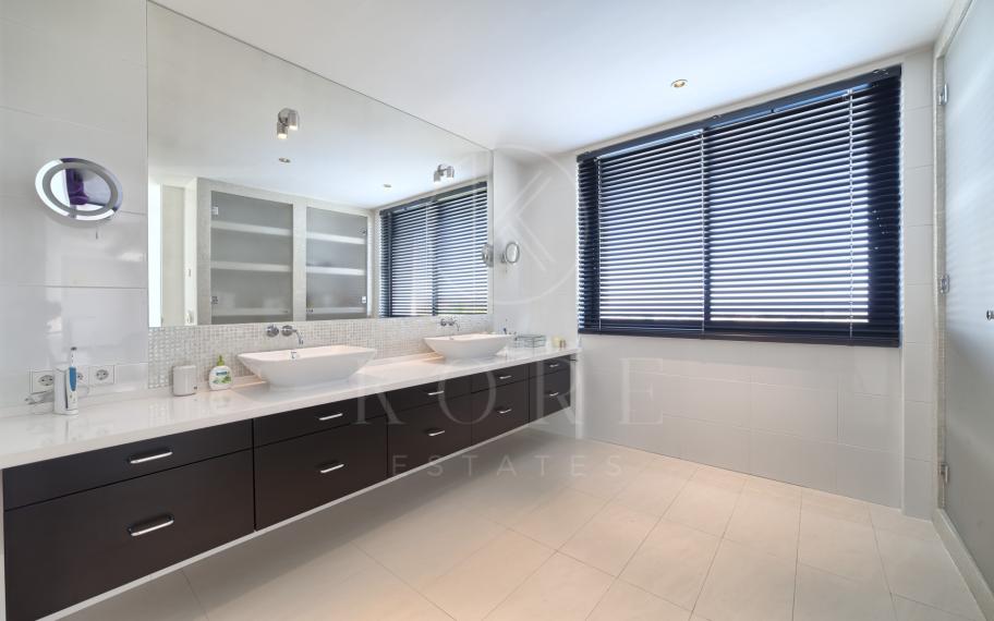 Spectacular villa in Los Flamingos Golf Resort, Benahavis.