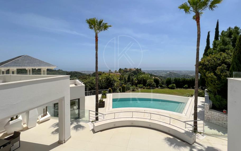 Fantastic modern villa with amazing panoramic sea views in La Zagaleta