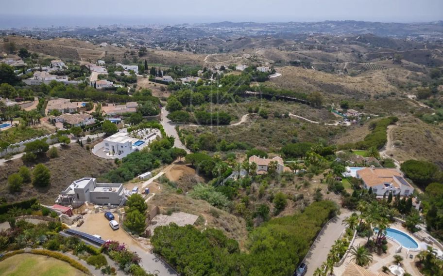 Parcela amplia con vistas panorámicas en Valtocado, Mijas