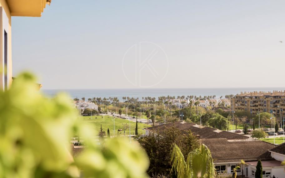 Fantastic beachside penthouse with two terraces and sea views!
