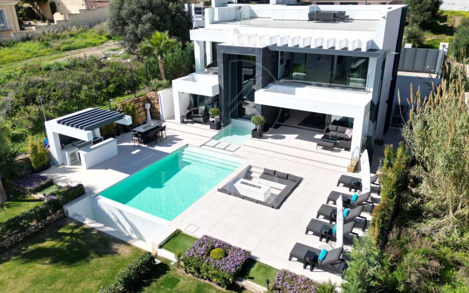 Villa for sale in Valle Romano, Estepona West
