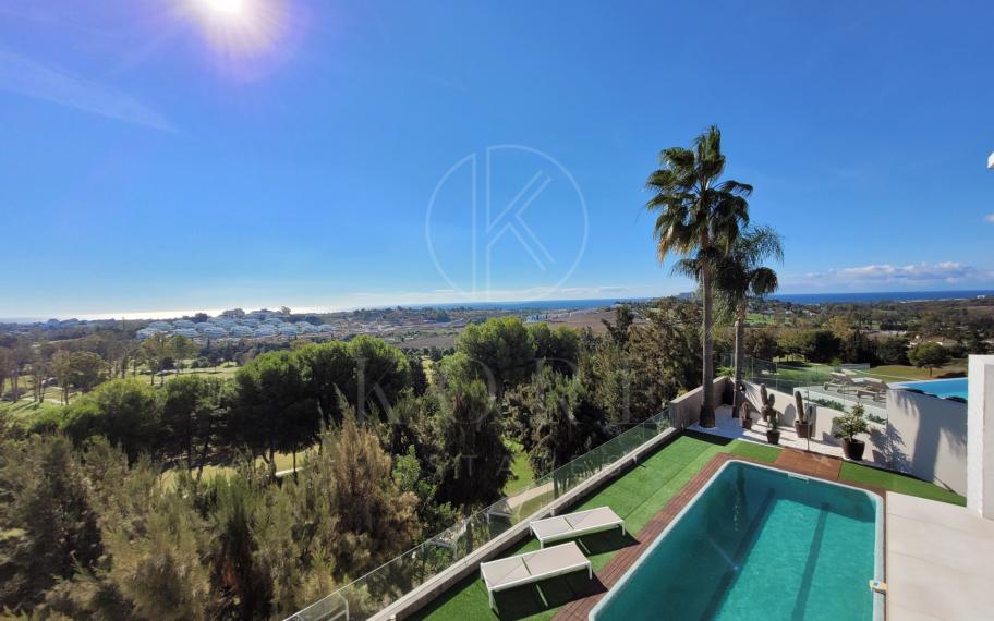 Stunning four bedroom, south facing frontline golf villa for sale in Nueva Atalaya, Benahavis, with stunning panoramic views to the sea