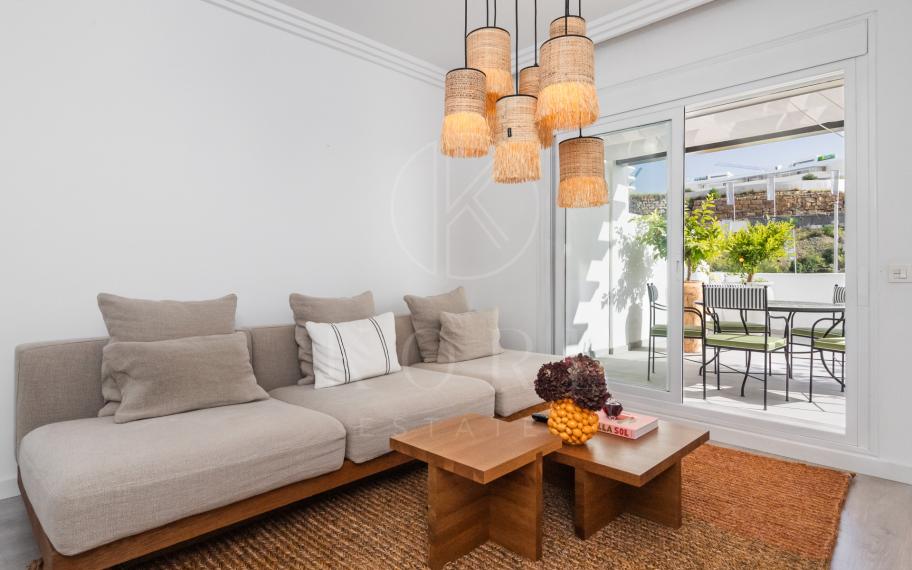 South-Facing Apartment with Panoramic Sea Views in La Quinta, Benahavís